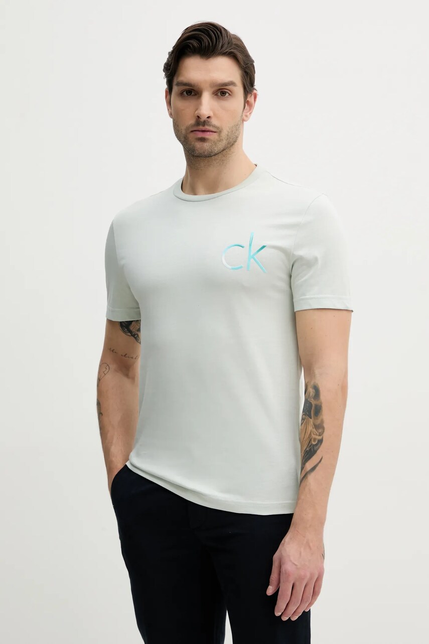 Levně Bavlněné tričko Calvin Klein zelená barva, s potiskem, K10K114146