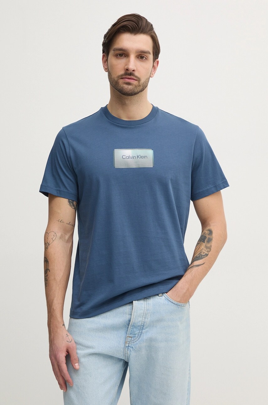 Levně Bavlněné tričko Calvin Klein modrá barva, s potiskem, K10K114174