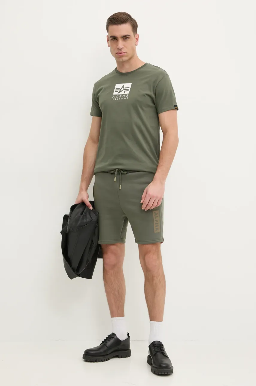 Хлопковая футболка Alpha Industries Satin Logo T мужская цвет зелёный с принтом 148513 Хлопковая футболка Alpha Industries Satin Logo T мужская цвет зелёный с принтом 148513