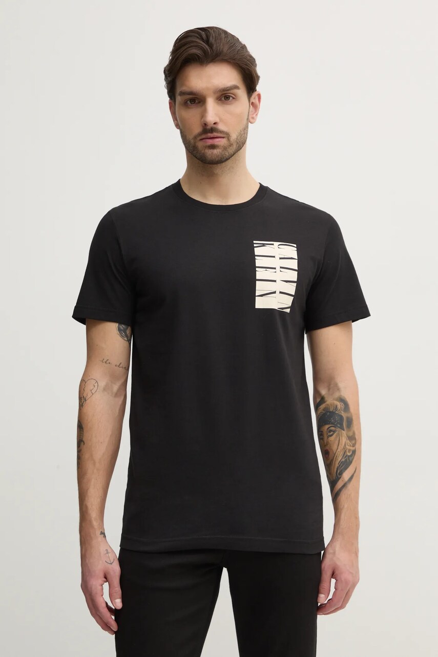 Levně Bavlněné tričko Calvin Klein Jeans černá barva, s potiskem, J30J327474