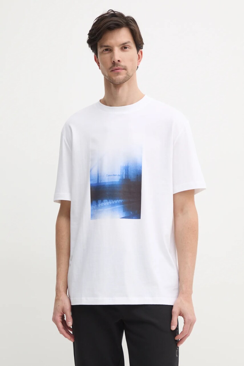 Levně Bavlněné tričko Calvin Klein Jeans bílá barva, s potiskem, J30J327477