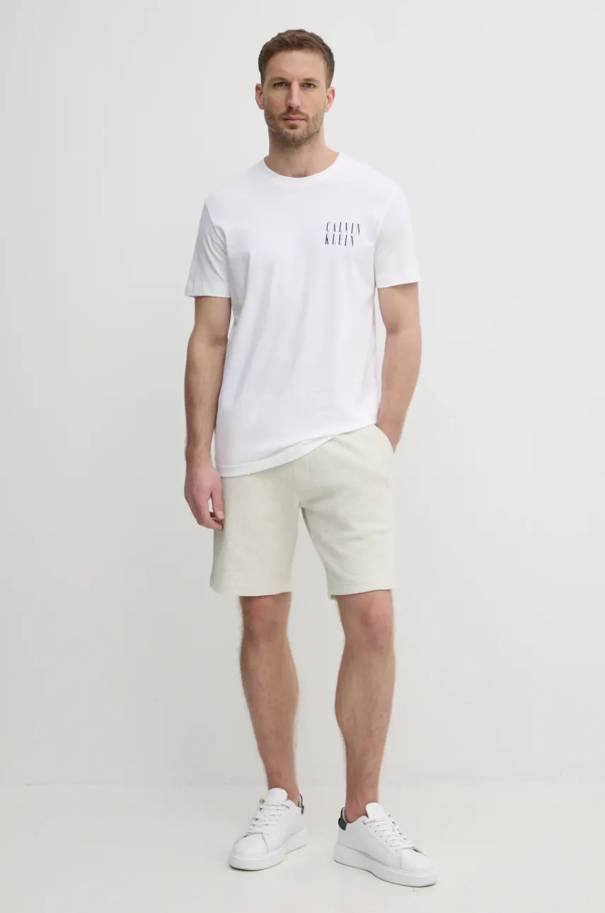 Хлопковая футболка Calvin Klein Jeans мужская цвет белый с принтом J30J327478 Хлопковая футболка Calvin Klein Jeans мужская цвет белый с принтом J30J327478