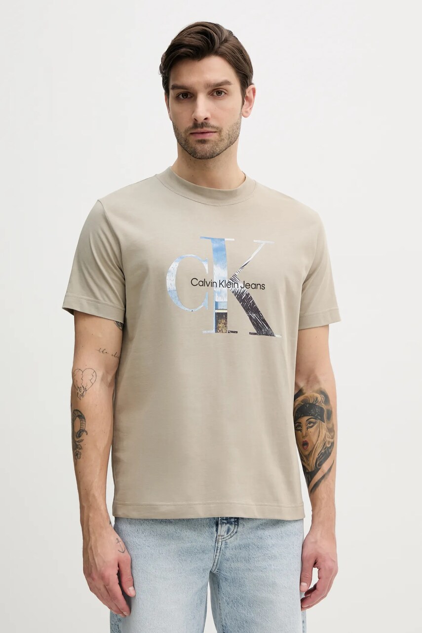 Levně Bavlněné tričko Calvin Klein Jeans béžová barva, s potiskem, J30J327483