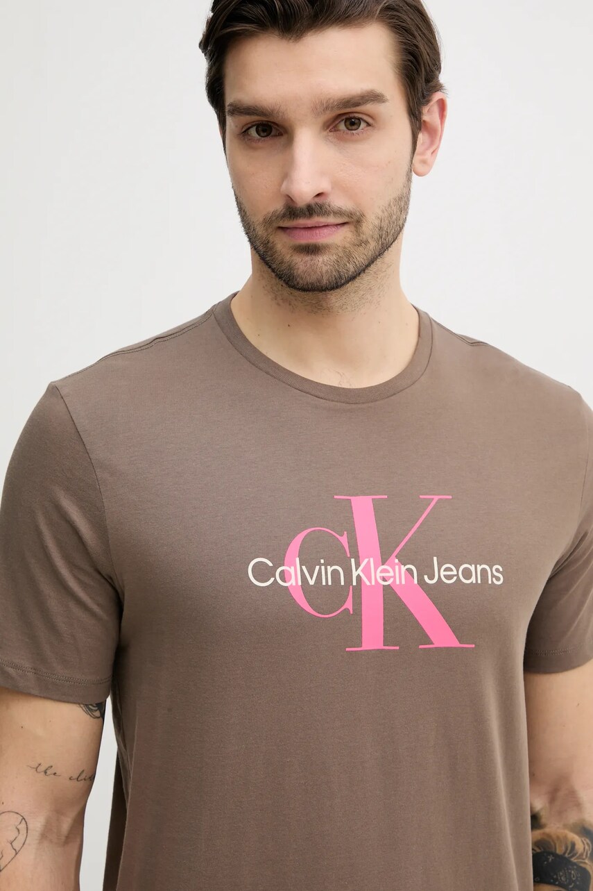 Levně Bavlněné tričko Calvin Klein Jeans béžová barva, s potiskem, LV040EM286