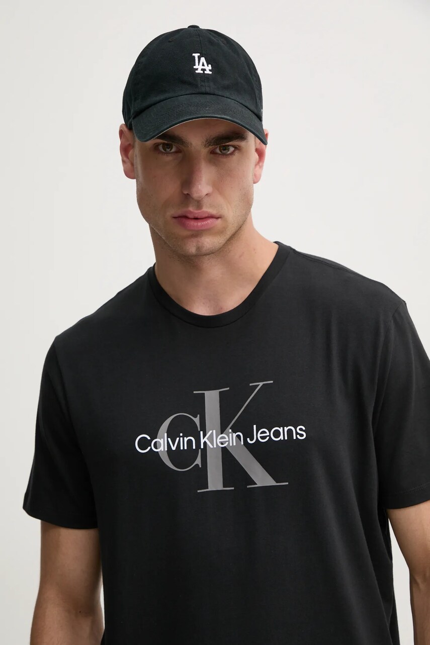 Levně Bavlněné tričko Calvin Klein Jeans černá barva, s potiskem, LV040EM286