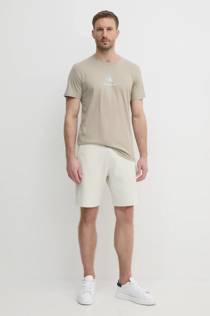 Хлопковая футболка Calvin Klein Jeans мужская цвет бежевый с принтом J30J327469 Хлопковая футболка Calvin Klein Jeans мужская цвет бежевый с принтом J30J327469