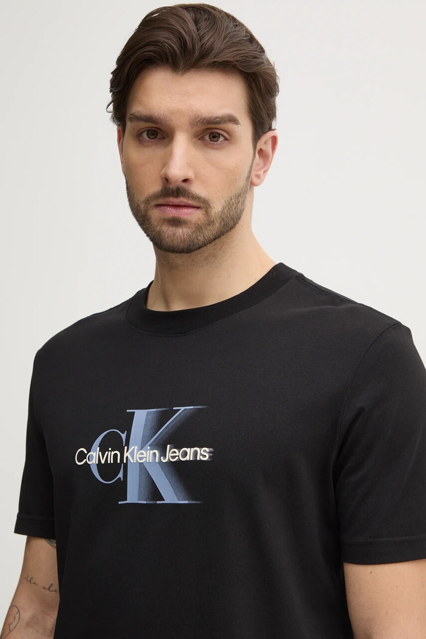 Levně Bavlněné tričko Calvin Klein Jeans černá barva, s potiskem, J30J327471