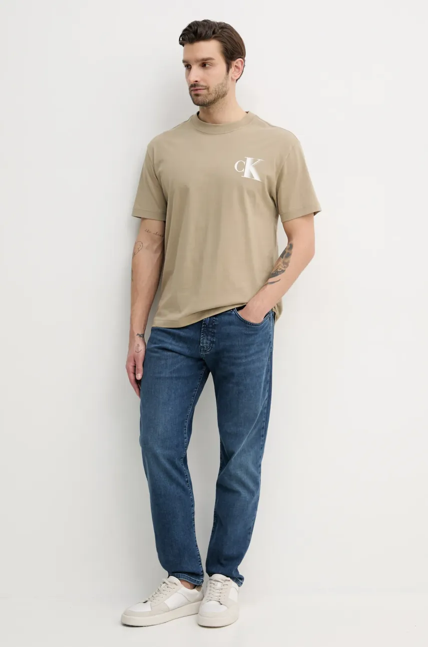 Хлопковая футболка Calvin Klein Jeans мужская цвет бежевый с принтом J30J327475 Хлопковая футболка Calvin Klein Jeans мужская цвет бежевый с принтом J30J327475