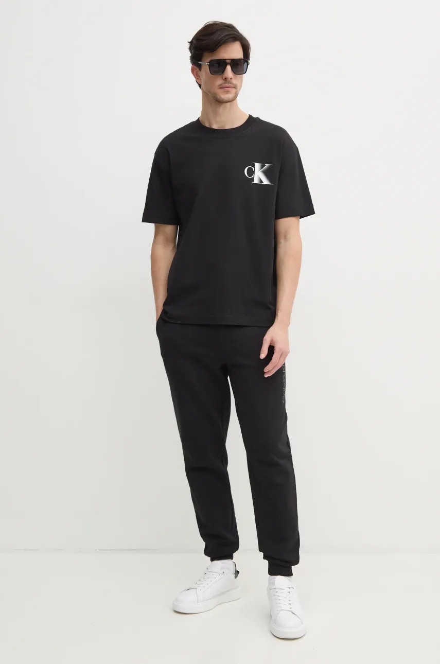 Хлопковая футболка Calvin Klein Jeans мужская цвет чёрный с принтом J30J327475 Хлопковая футболка Calvin Klein Jeans мужская цвет чёрный с принтом J30J327475