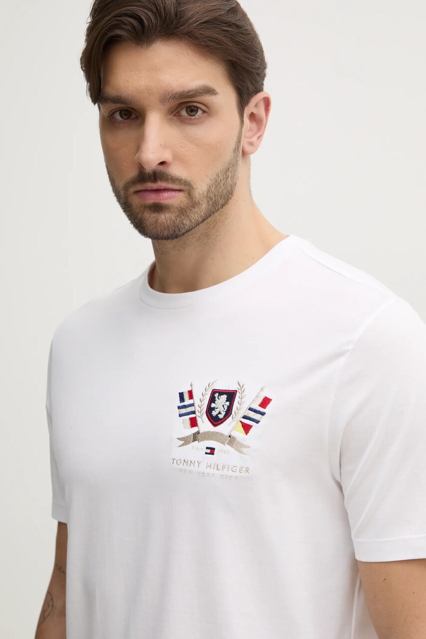 Levně Bavlněné tričko Tommy Hilfiger bílá barva, s aplikací, MW0MW38612