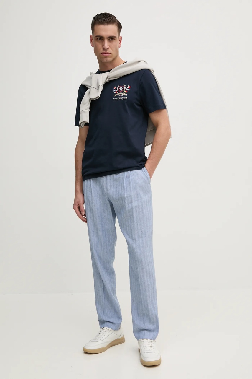 Хлопковая футболка Tommy Hilfiger мужская цвет синий с аппликацией MW0MW38612 Хлопковая футболка Tommy Hilfiger мужская цвет синий с аппликацией MW0MW38612