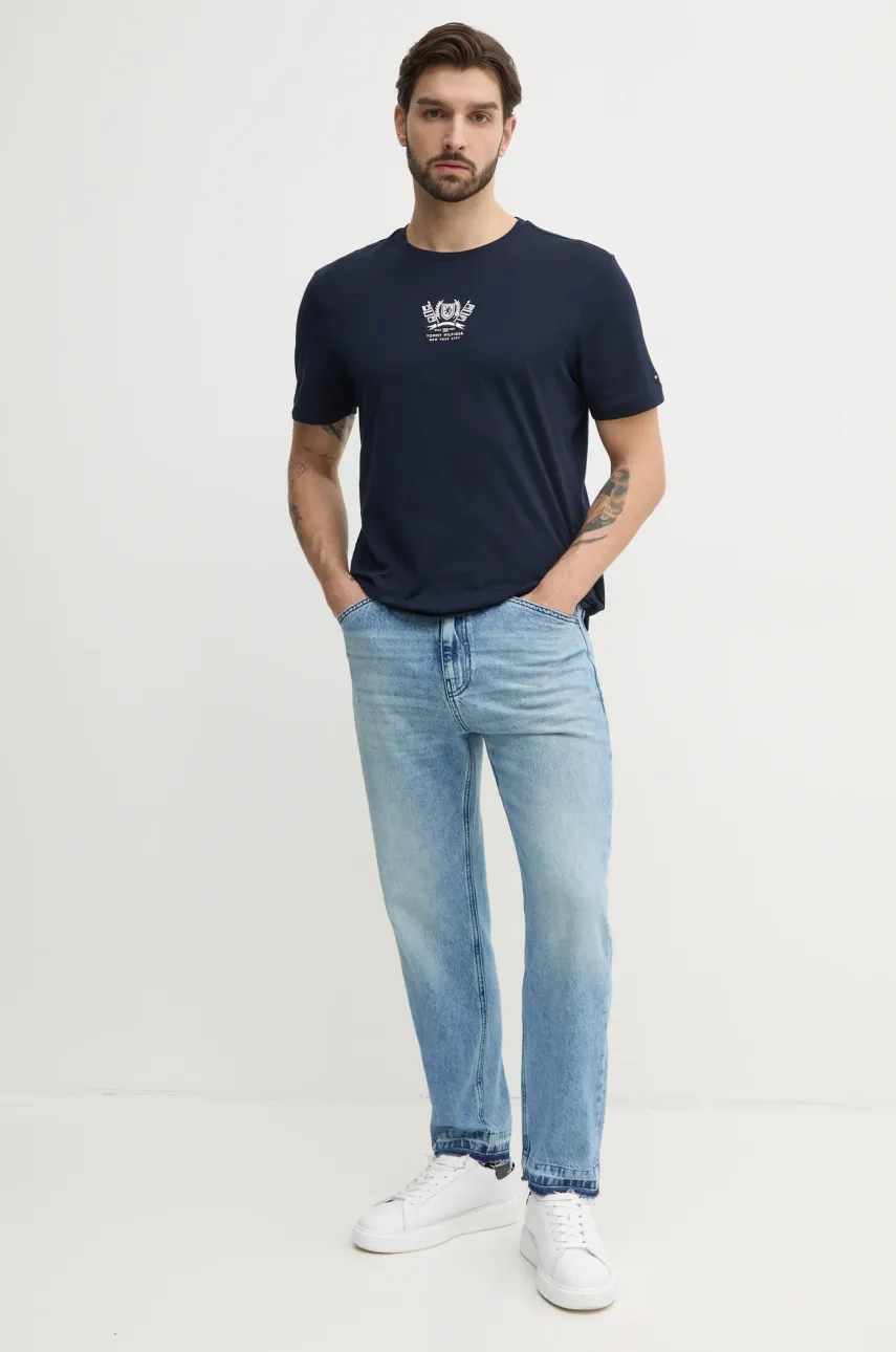 Хлопковая футболка Tommy Hilfiger мужская цвет синий с аппликацией MW0MW38613 Хлопковая футболка Tommy Hilfiger мужская цвет синий с аппликацией MW0MW38613