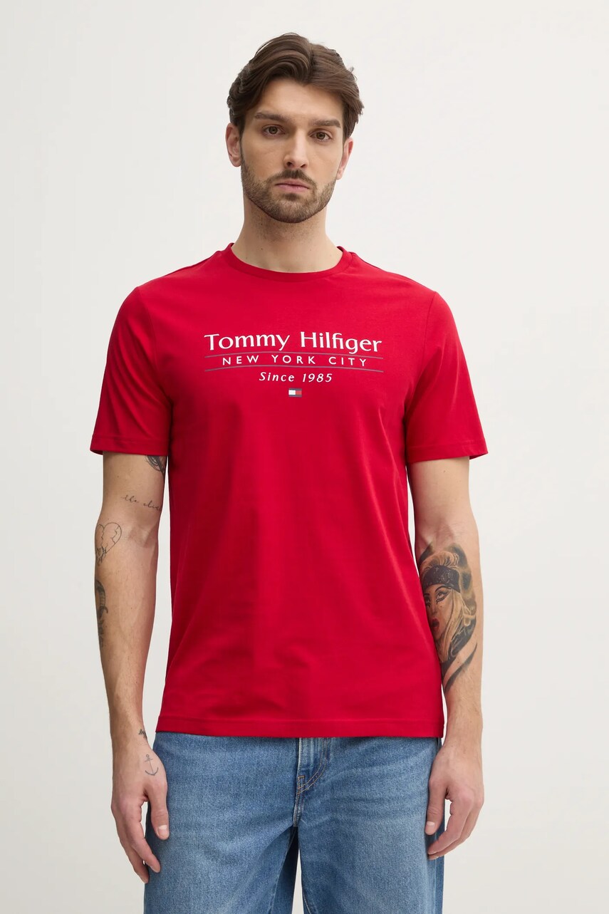 Levně Bavlněné tričko Tommy Hilfiger červená barva, s potiskem, MW0MW38621