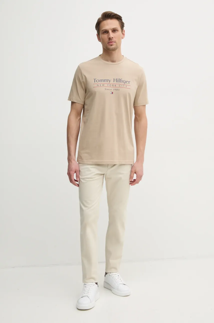 Хлопковая футболка Tommy Hilfiger мужская цвет бежевый с принтом MW0MW38621 Хлопковая футболка Tommy Hilfiger мужская цвет бежевый с принтом MW0MW38621