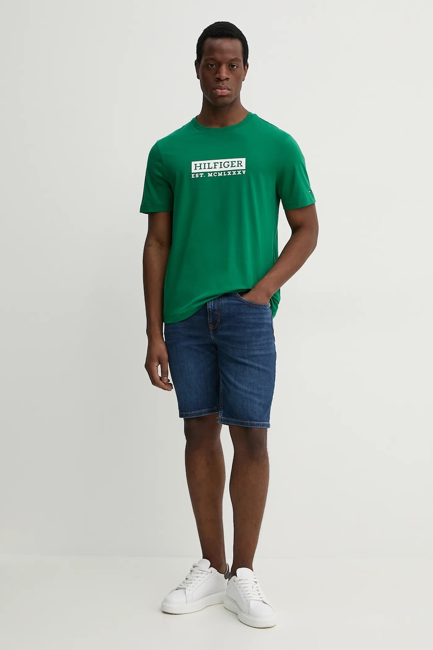 Хлопковая футболка Tommy Hilfiger мужская цвет зелёный с принтом MW0MW39149 Хлопковая футболка Tommy Hilfiger мужская цвет зелёный с принтом MW0MW39149