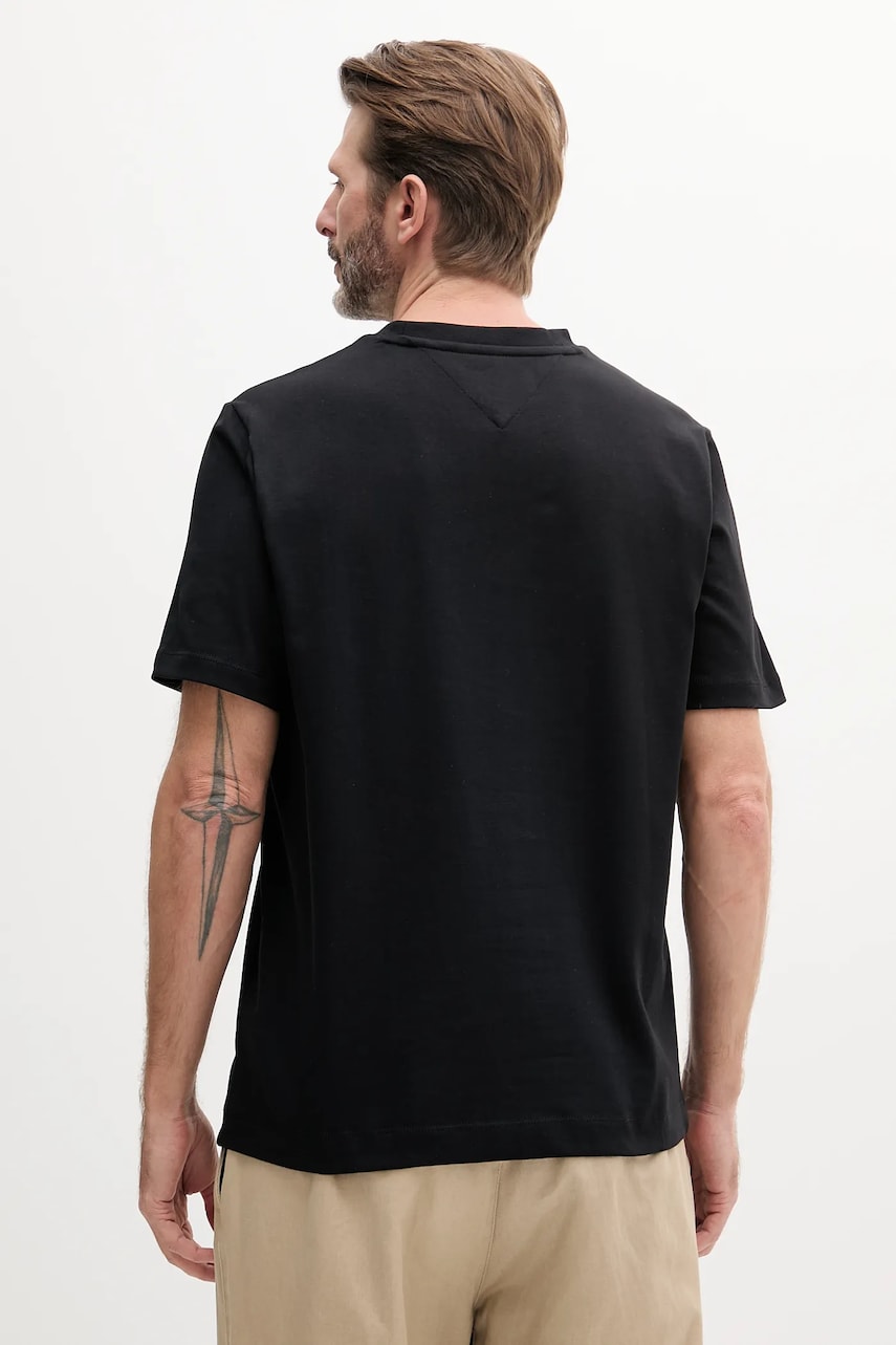 Хлопковая футболка Tommy Hilfiger мужская цвет чёрный с аппликацией MW0MW39256 Хлопковая футболка Tommy Hilfiger мужская цвет чёрный с аппликацией MW0MW39256