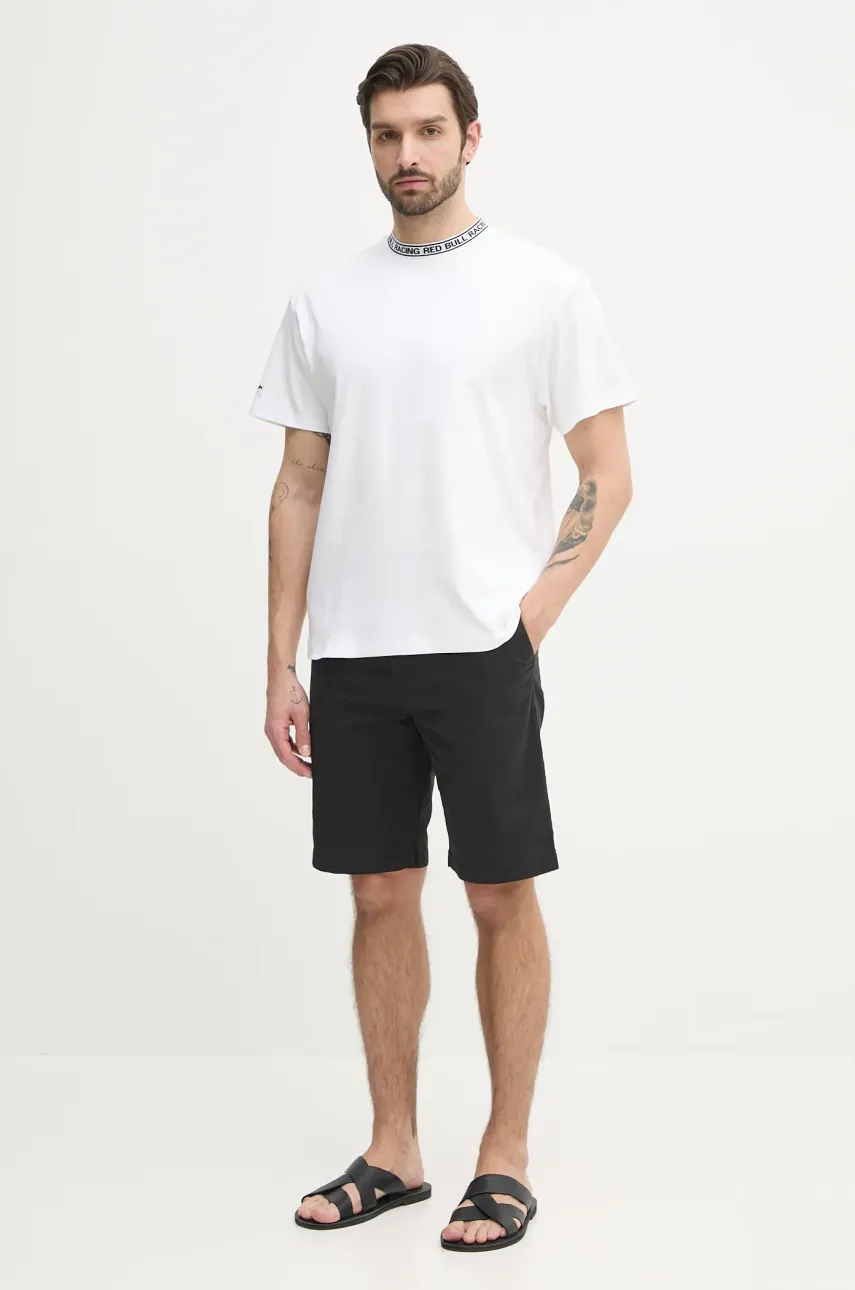 Хлопковая футболка Red Bull Racing x Pepe Jeans BRANDED COLLAR TEE мужская цвет белый однотонная RM500021 Хлопковая футболка Red Bull Racing x Pepe Jeans BRANDED COLLAR TEE мужская цвет белый однотонная RM500021