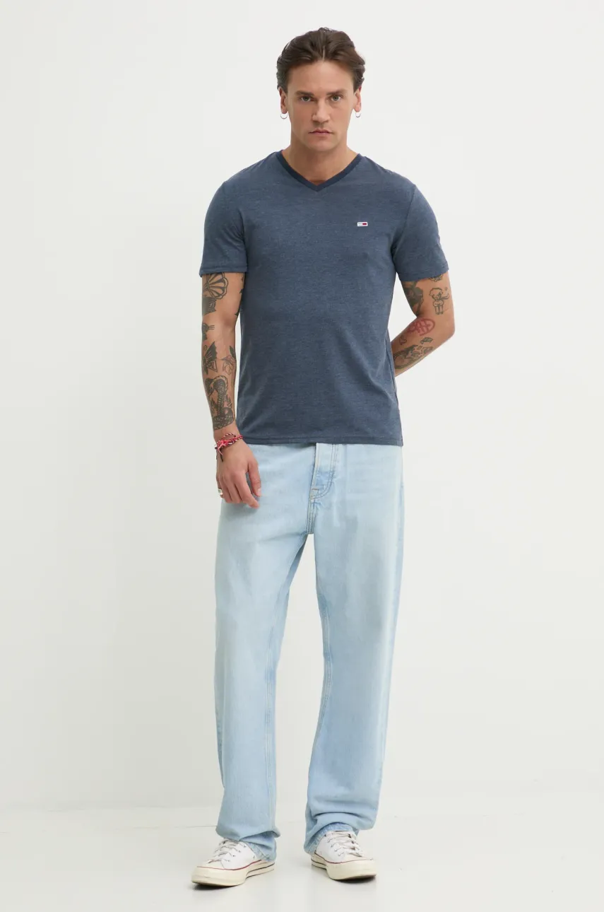 Футболка Tommy Jeans мужская однотонная DM0DM20364 Футболка Tommy Jeans мужская однотонная DM0DM20364