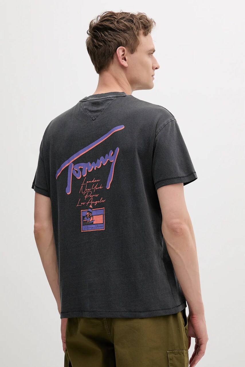 Levně Bavlněné tričko Tommy Jeans pánské, šedá barva, s potiskem, DM0DM20768