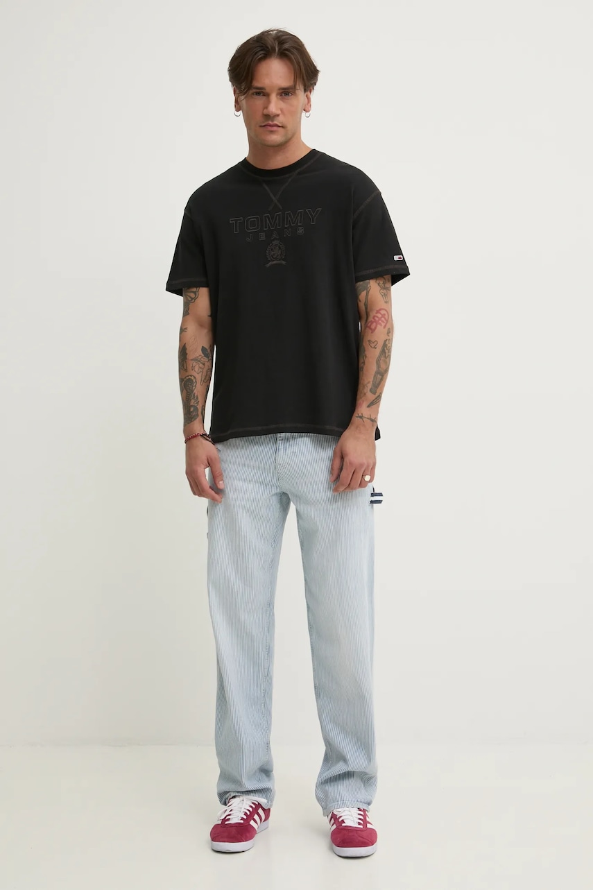 Хлопковая футболка Tommy Jeans мужская цвет чёрный с аппликацией DM0DM20805 Хлопковая футболка Tommy Jeans мужская цвет чёрный с аппликацией DM0DM20805
