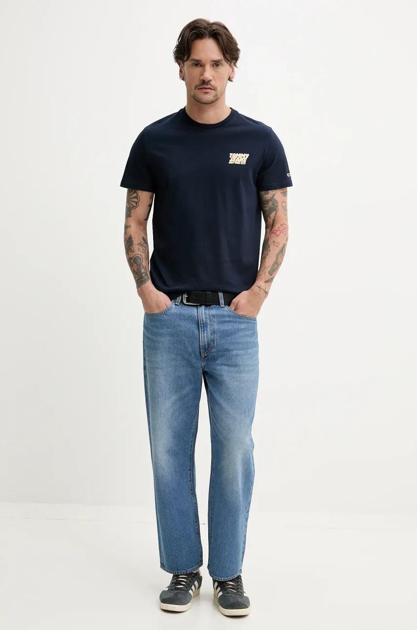 Хлопковая футболка Tommy Jeans мужская цвет синий однотонная DM0DM21863 Хлопковая футболка Tommy Jeans мужская цвет синий однотонная DM0DM21863