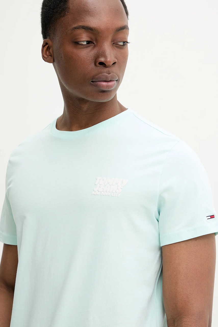 Tommy Jeans tricou din bumbac barbati, culoarea turcoaz, neted, DM0DM21863 Tommy Jeans tricou din bumbac barbati, culoarea turcoaz, neted, DM0DM21863