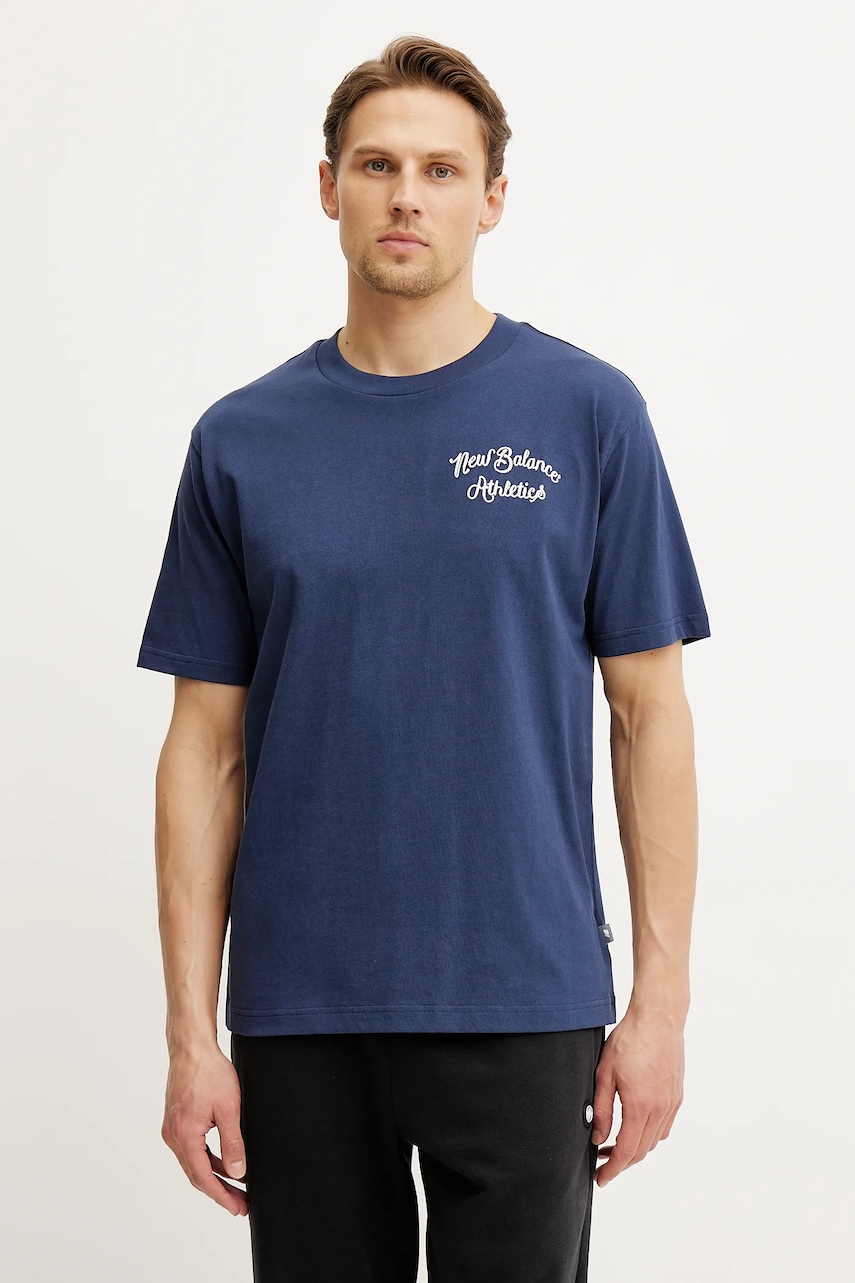 New Balance tricou din bumbac barbati, culoarea albastru marin, cu imprimeu, MT43556NNY