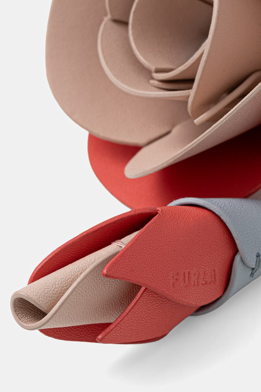 Furla přívěsek dámský kožený Allegra Rose Charm