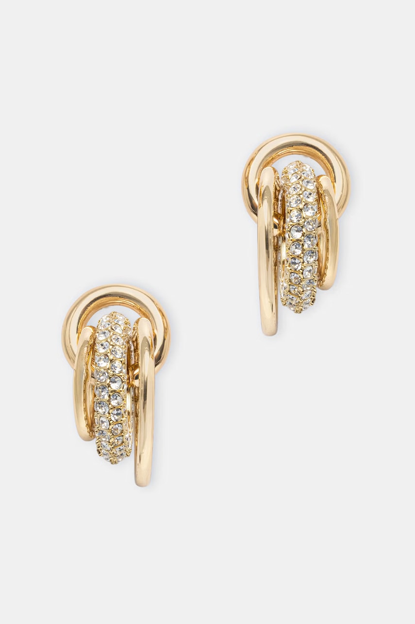 DKNY aduce sportivi pentru femei cercei