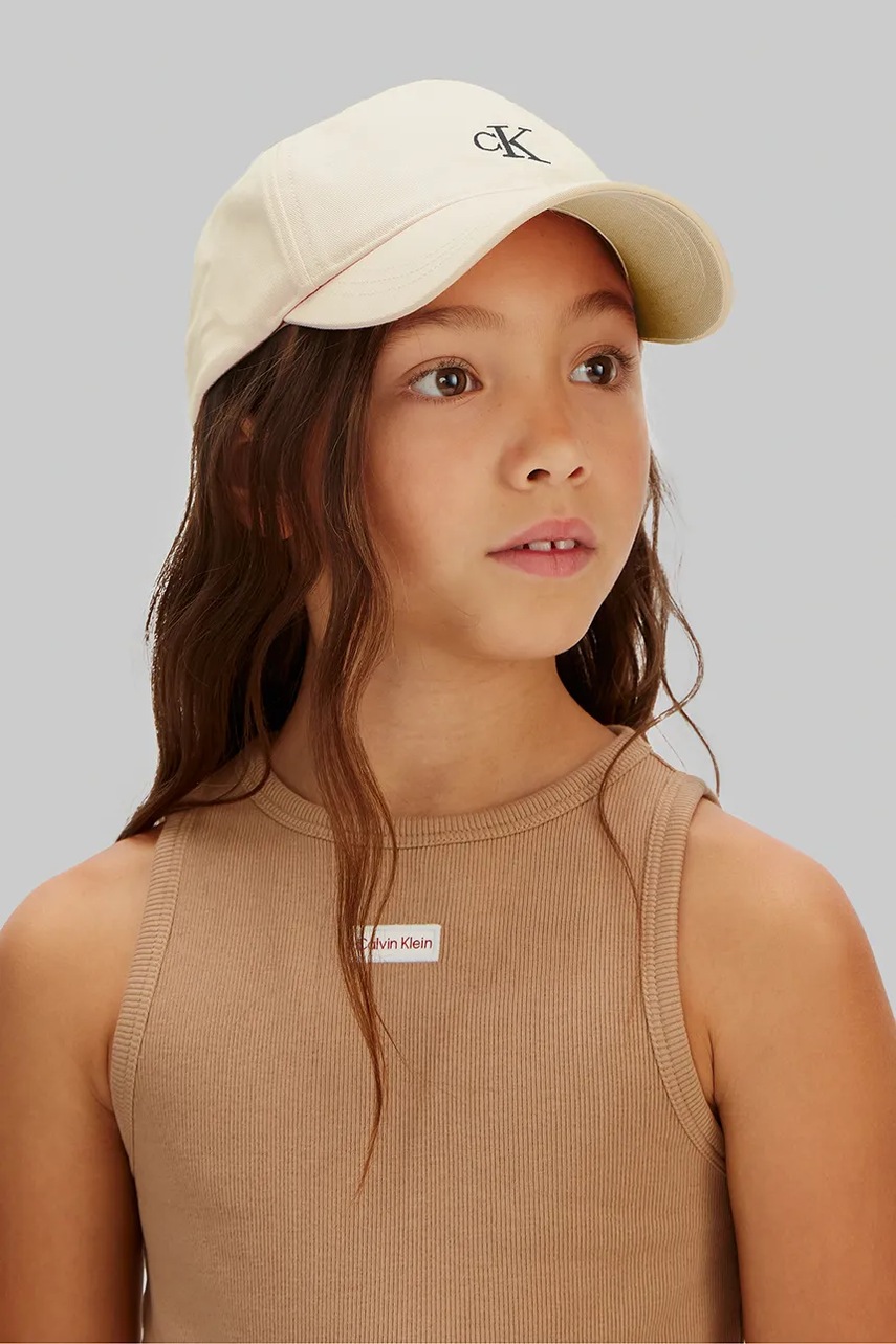 Levně Dětská bavlněná kšiltovka Calvin Klein Jeans béžová barva, IU0IU00150