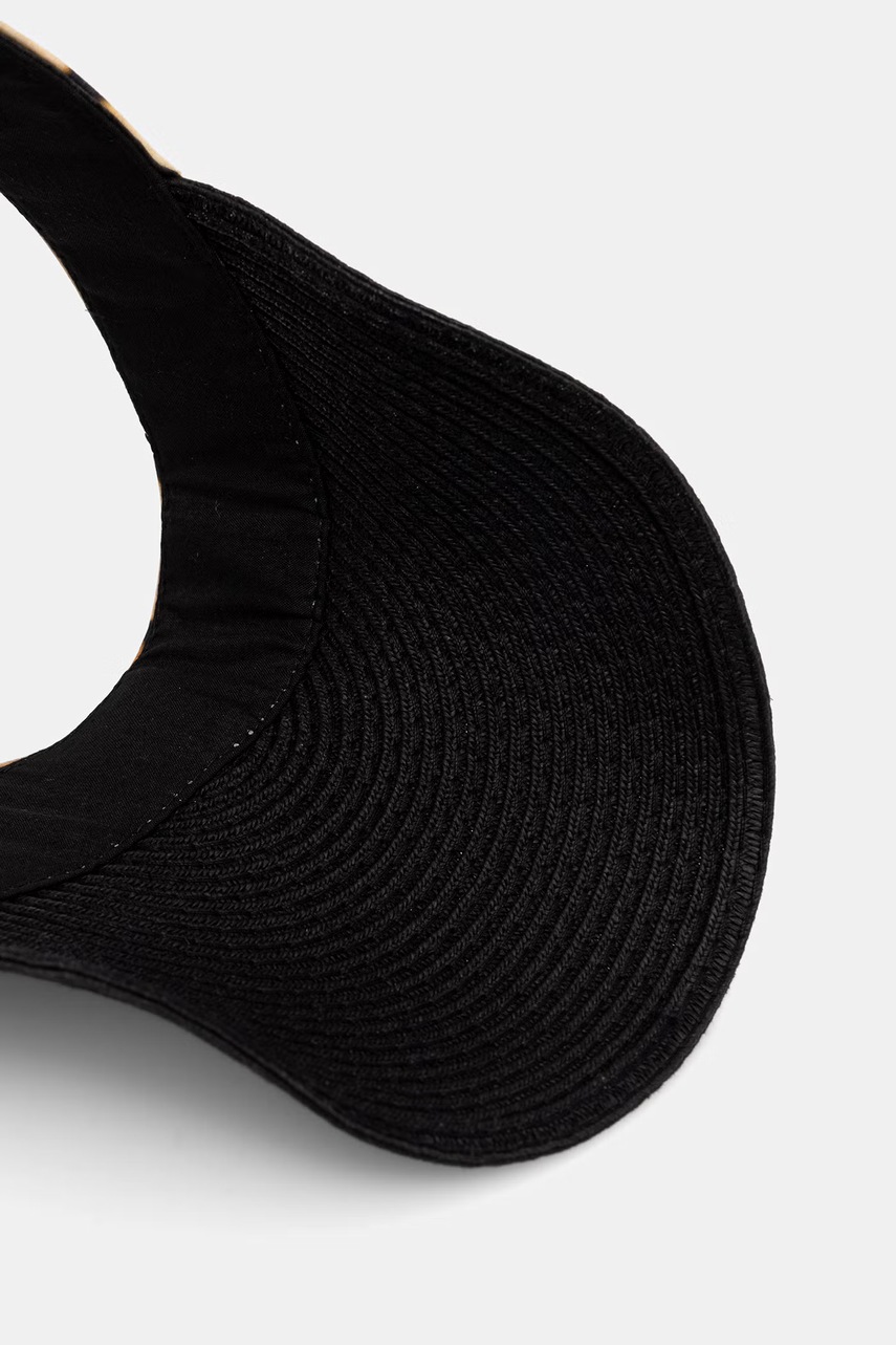 Γείσο Lola Casademunt φωτογραφία