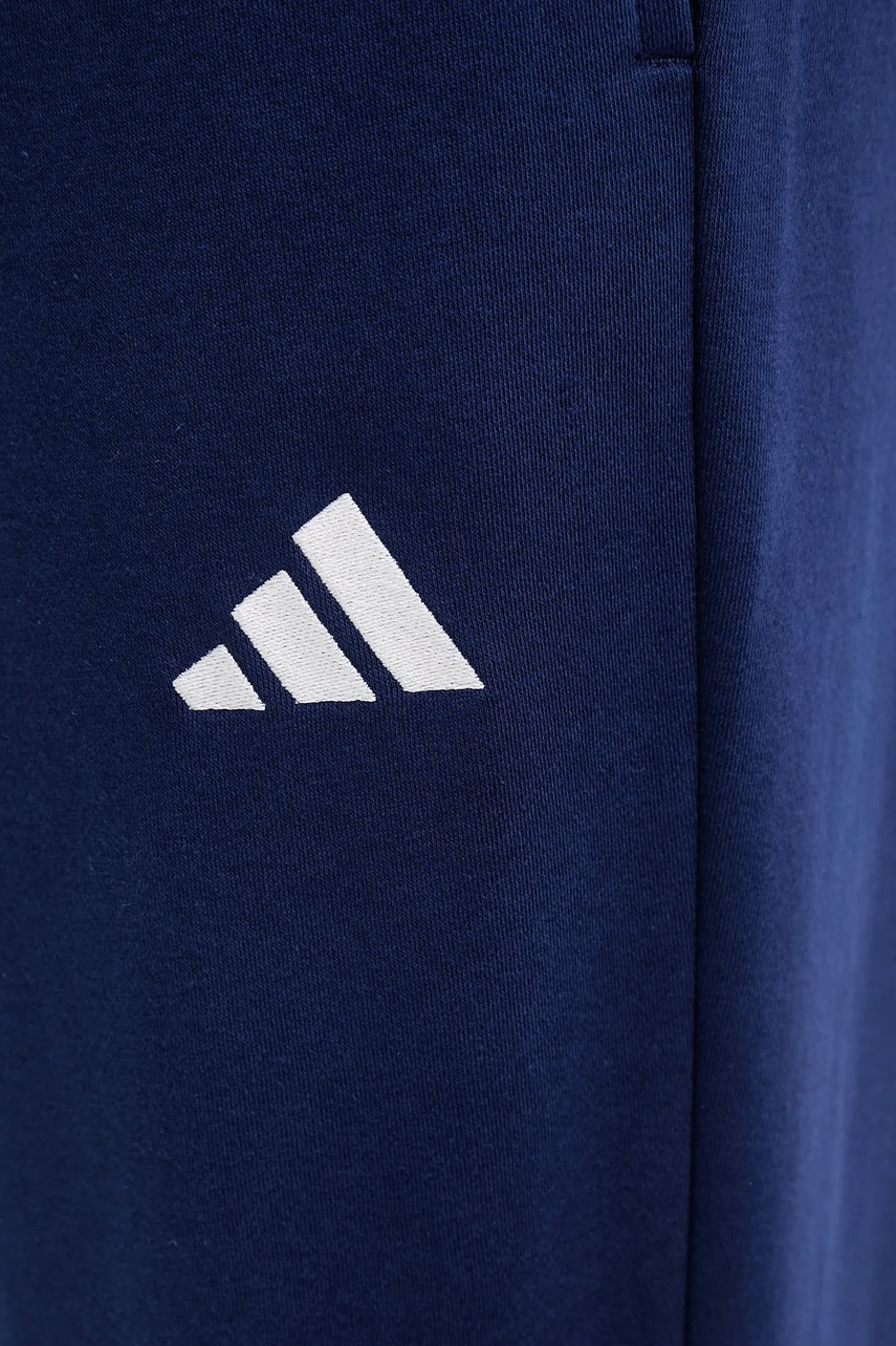 Φόρμα adidas φωτογραφία