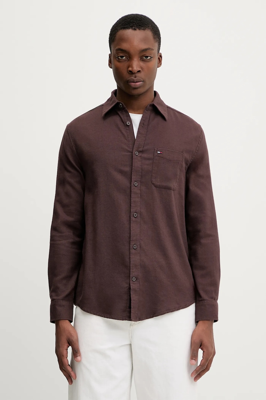 Tommy Jeans cămașă din bumbac culoarea maro, cu guler clasic, regular, DM0DM22838