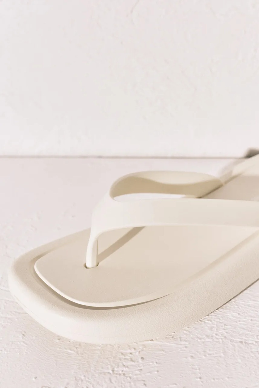 women'secret šľapky na plochom podpätku dámske SI FLIP FLOP CREAM