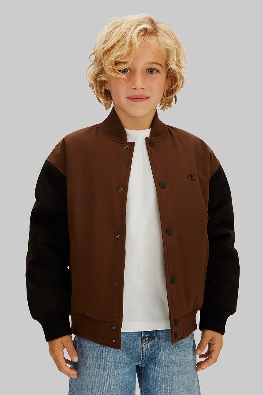Levně Dětská bomber bunda Calvin Klein Jeans hnědá barva, IB0IB02629