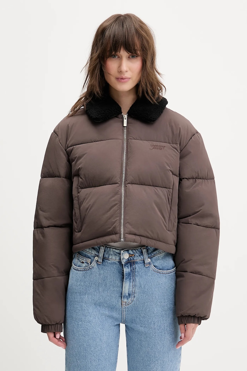 Tommy Jeans geacă culoarea maro, de iarnă, DW0DW22049