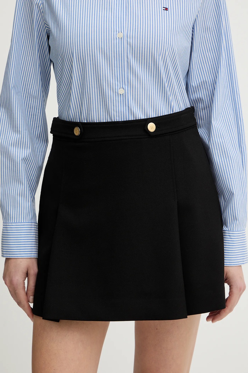 Levně Sukně Tommy Hilfiger černá barva, mini, áčková, WW0WW47788