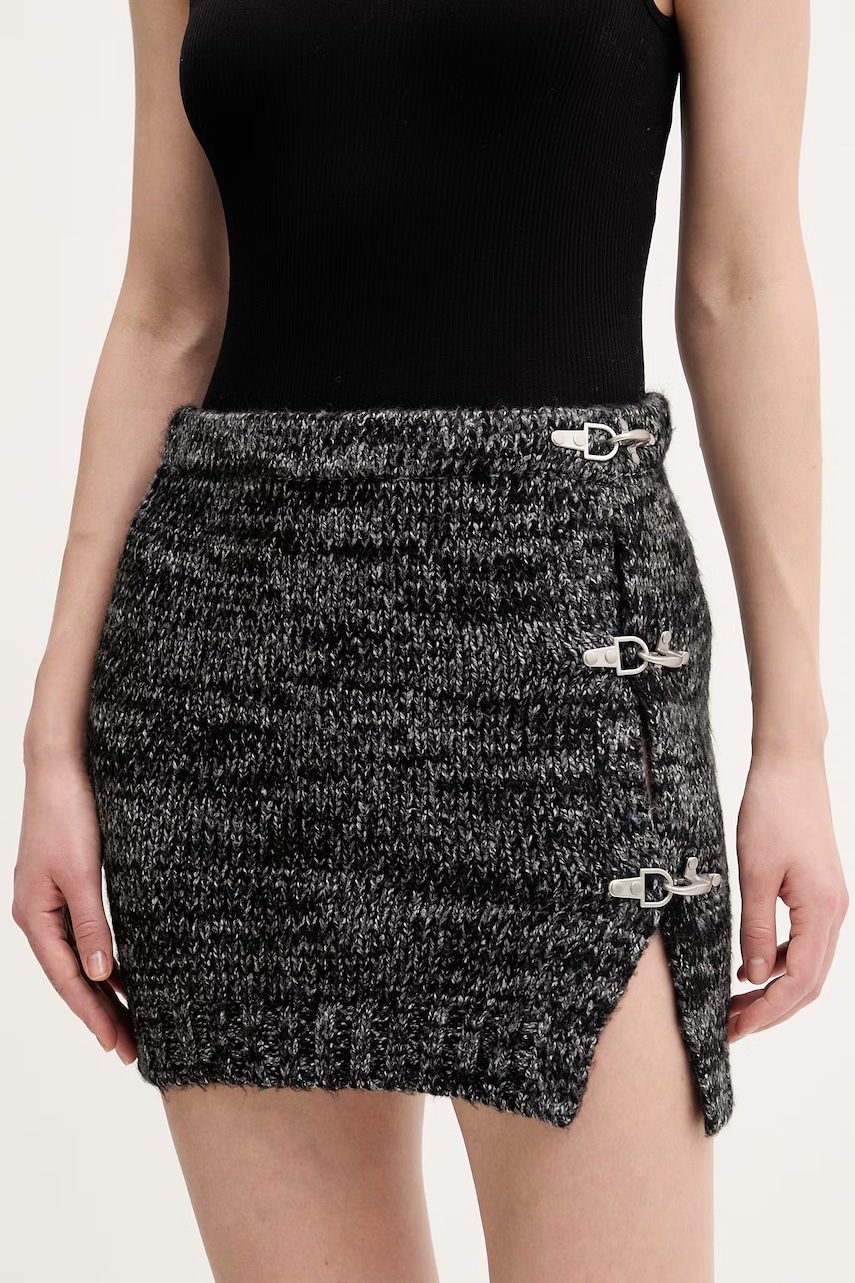 The Ragged Priest fustă