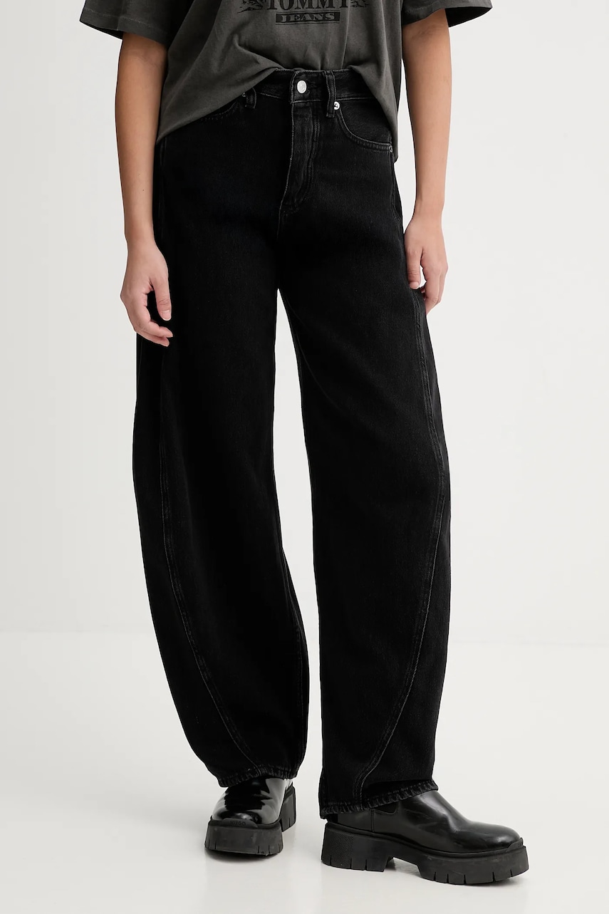 Γυναικεία παντελόνια τζιν relaxed tommy jeans σε μαυρο