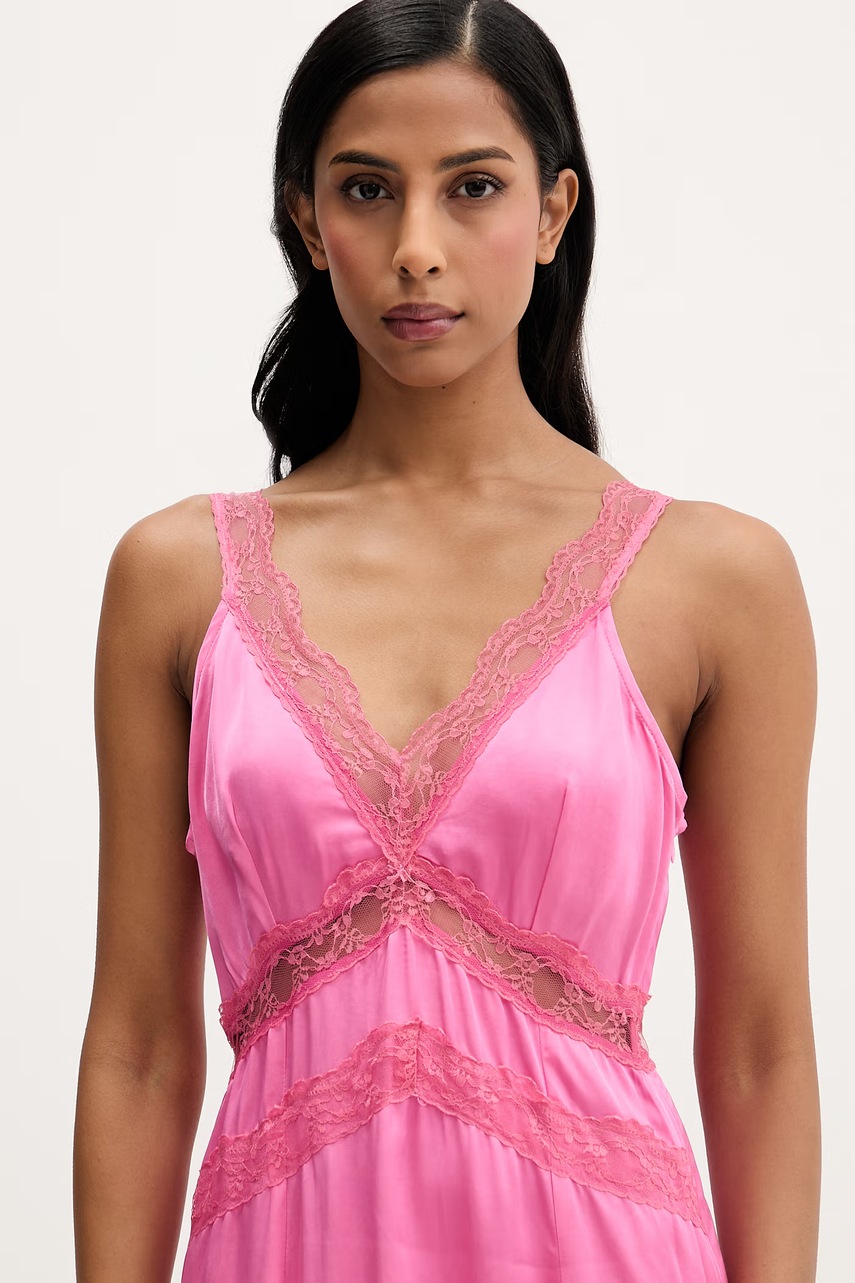 Viskózové šaty Never Fully Dressed