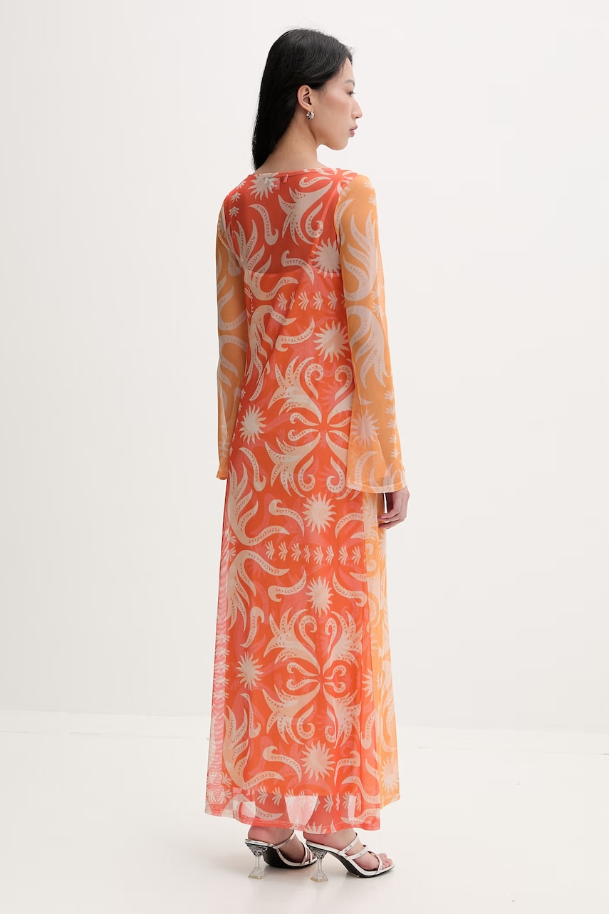 Never Fully Dressed šaty