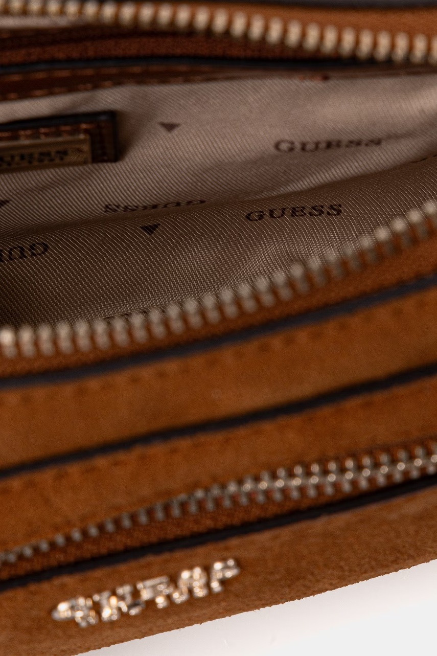 Semišová kabelka Guess MARSHA (obrázek 5)