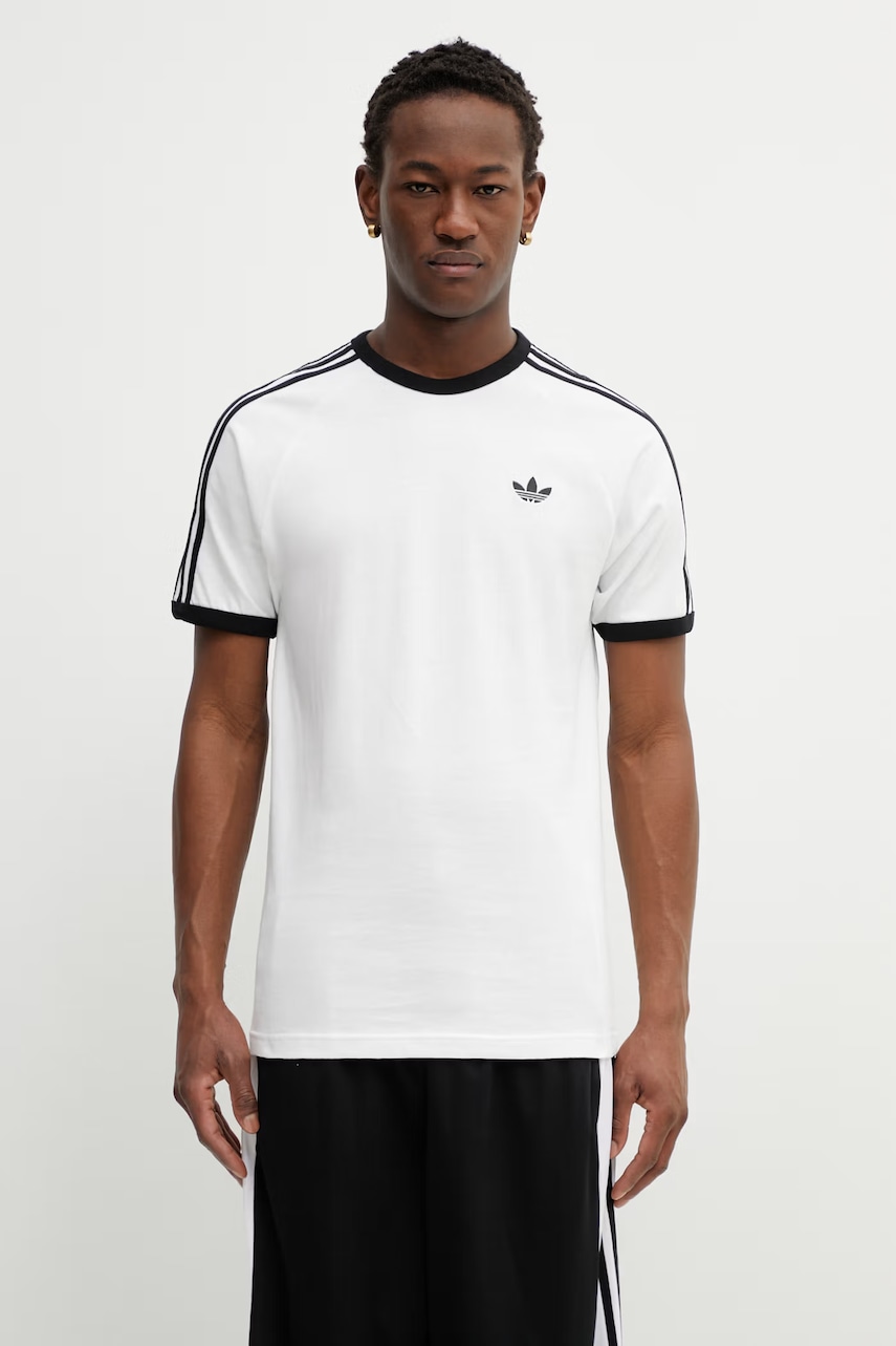 adidas Originals Памучна тениска adidas Originals в бяло с апликация KE3537