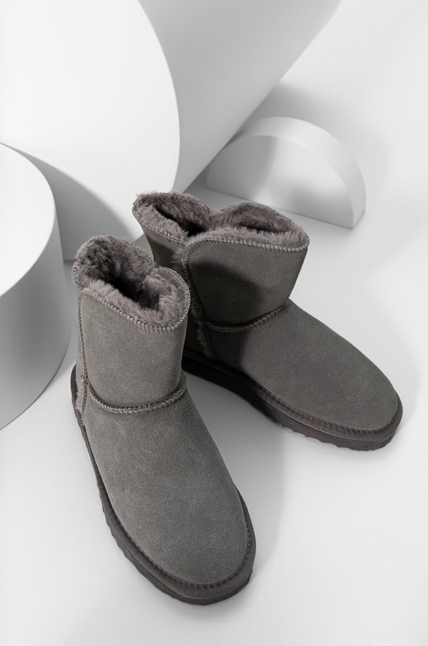 

Велурени апрески Answear Lab в сиво, Сив