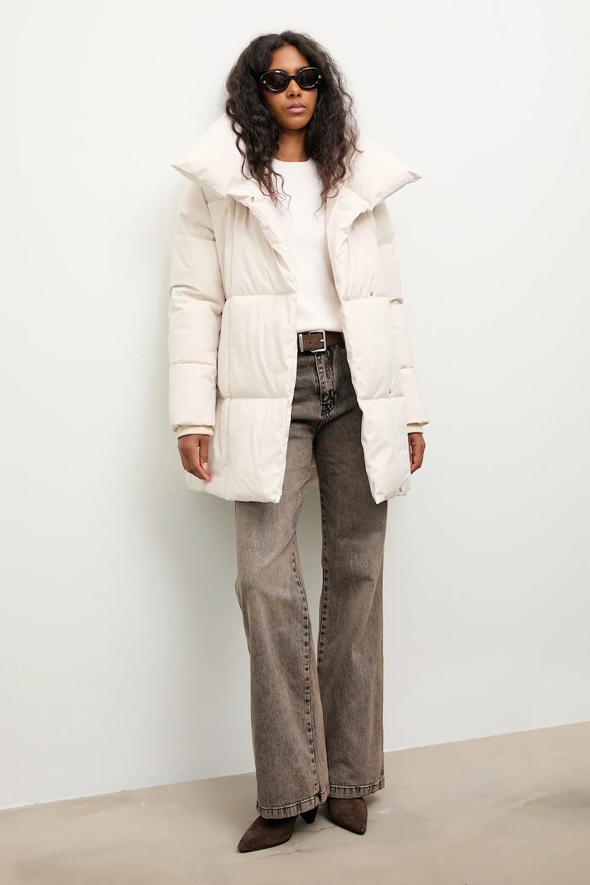 Куртка Answear.LAB женская цвет бежевый зимняя oversize Куртка Answear.LAB женская цвет бежевый зимняя oversize