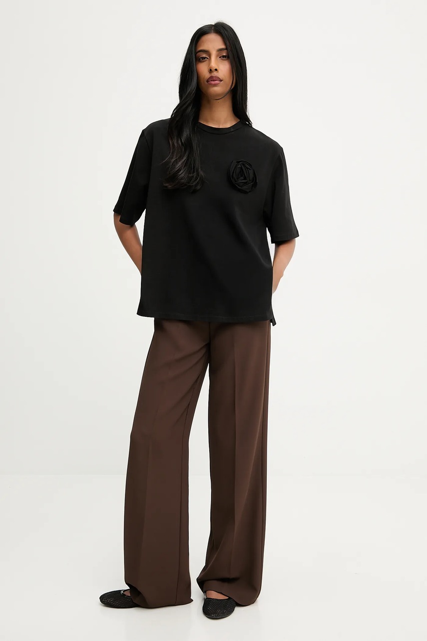 Блузка Answear.LAB цвет чёрный с аппликацией Блузка Answear.LAB цвет чёрный с аппликацией