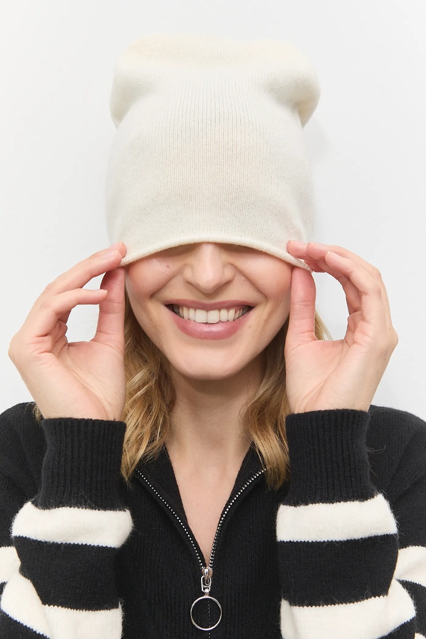 Levně Vlněná čepice Answear.LAB béžová barva