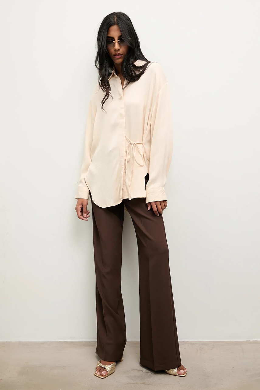 Рубашка Answear.LAB цвет бежевый relaxed классический воротник Рубашка Answear.LAB цвет бежевый relaxed классический воротник