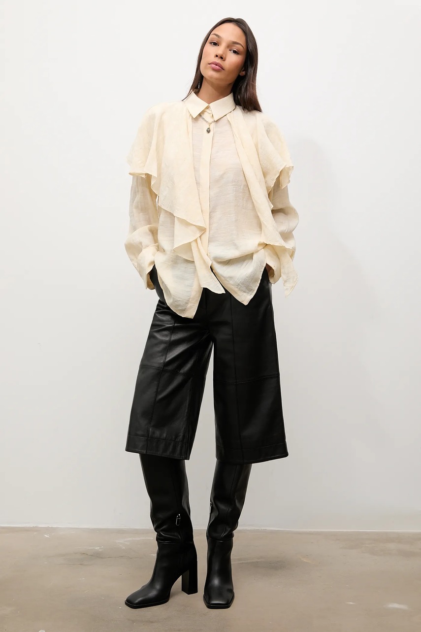 Рубашка Answear.LAB цвет бежевый relaxed классический воротник Рубашка Answear.LAB цвет бежевый relaxed классический воротник
