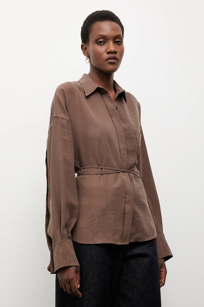 Рубашка Answear.LAB цвет коричневый relaxed классический воротник Рубашка Answear.LAB цвет коричневый relaxed классический воротник